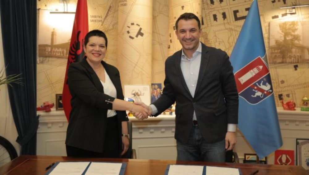 Studentet praktika mesimore ne Bashkine e Tiranes, ja marreveshja